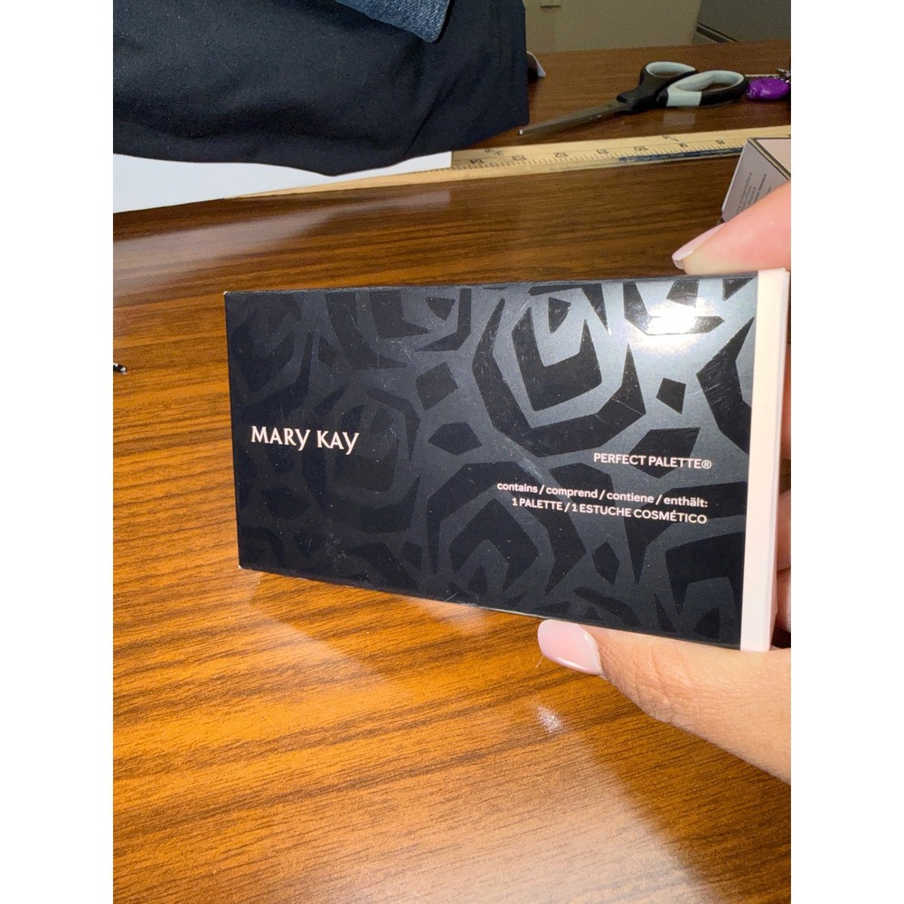 Mary Kay Perfect Palette Refillable Magnetic Makeup Compact Rose Design 202992